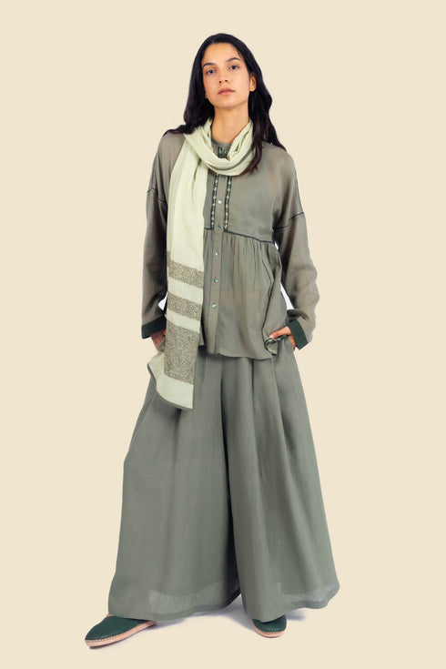 Shirt in voile with button down and round neckline